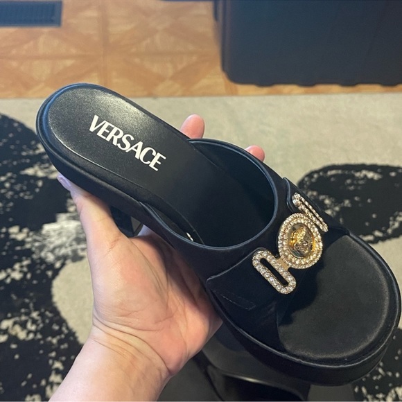 Versace Medusa Biggie Crystal Mules. Brand New wTags and Authentication cards. - Picture 7 of 8
